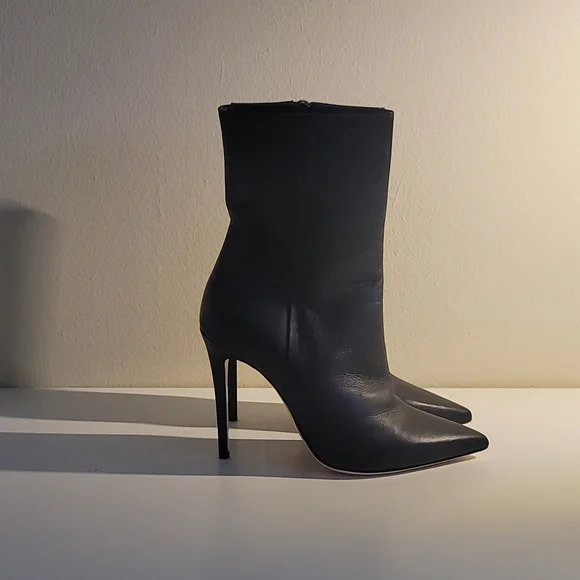 Shoes - Picture 2 of 4